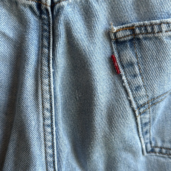 Vintage Distressed Levi’s 550 Jeans! 🩵 - Picture 6 of 6
